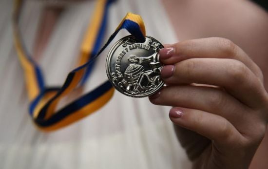 У школах Україні скасовано золоті і срібні медалі