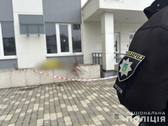 Дитина теж померла: нові подробиці падіння матері з донькою з вікна 16-го поверху