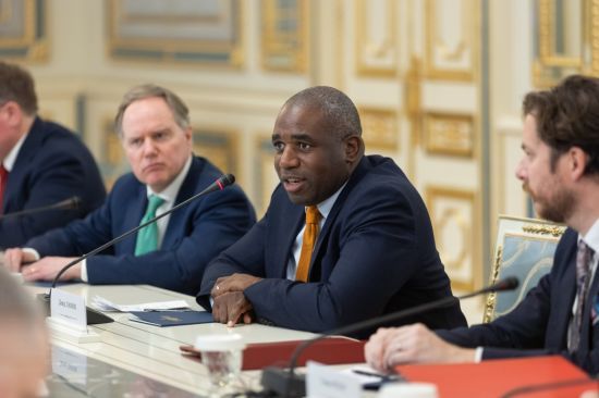 Очільник МЗС Британії розкрив деталі розмови з Венсом про Україну