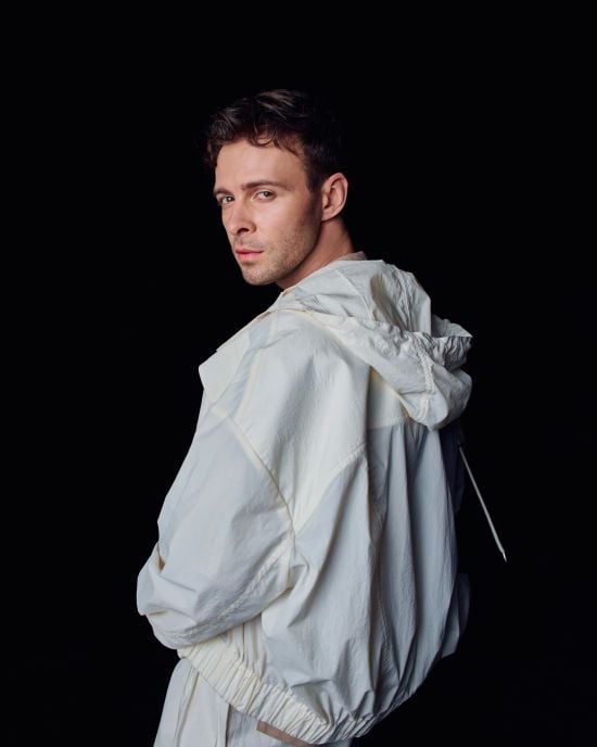 Макс Барських показав свою квартиру зсередини: який вигляд має кімната співака