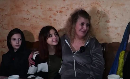 Ця історія шокувала всіх: в окупації жінка доводила до сказу росіян та змусила співати "Червону калину"