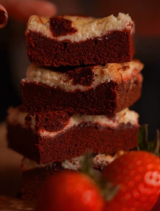 Десерт до Дня закоханих: рецепт ніжного чизкейка "Червоний оксамит"