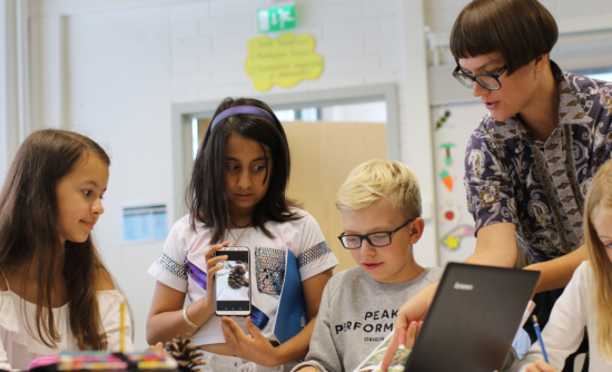 Вчителька випадково розкрила 100-річну таємницю чоловіка: це змінило життя двох учнів