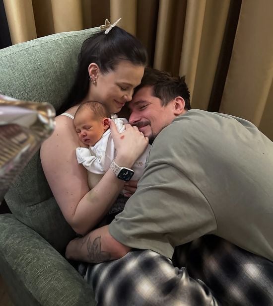 Позитив розкрив, як минули пологи в його дружини та як вони спочатку хотіли назвати доньку