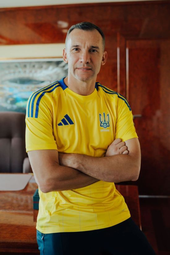 Андрій Шевченко вперше за тривалий час показався з мамою і привітав її з особливим святом