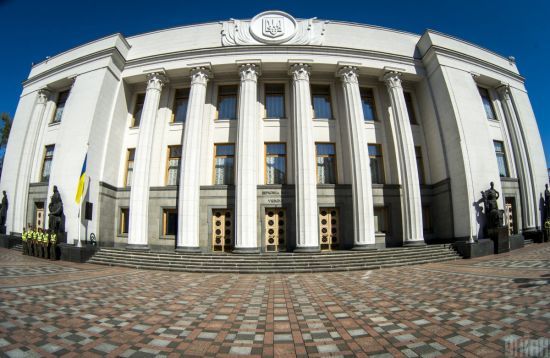 "Мінімалку" хочуть підвищити тричі: що відомо про плани влади