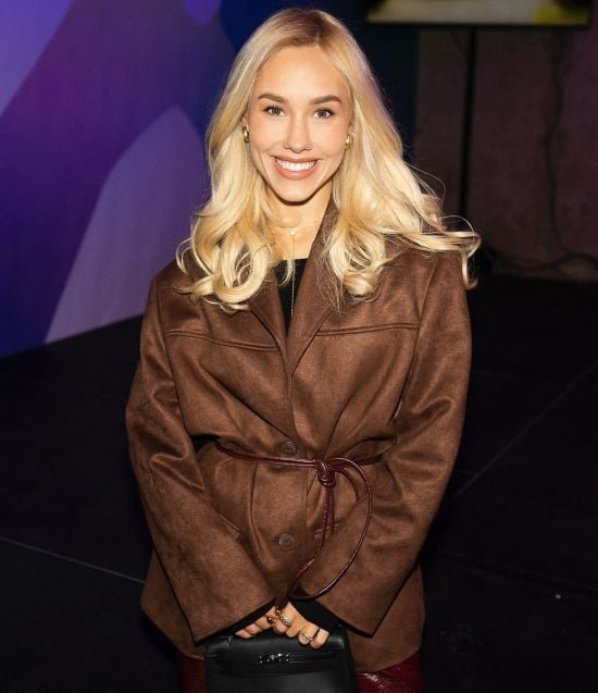 Даша Квіткова з розкішними букетами квітів заінтригувала подробицями особистого життя