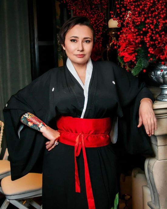 50-річна Олена показалася без жодної краплі косметики та майстерно поставила хейтерів на місце