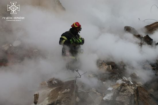 Російські війська вдарили по житловій забудові Харкова: є жертви