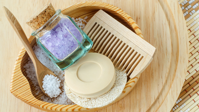 Як позбутися лупи в домашніх умовах – відповідають експерти