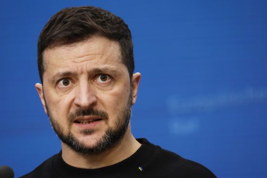 Виключення України з переговорів США і Росії про війну може бути "дуже небезпечним" - Зеленський