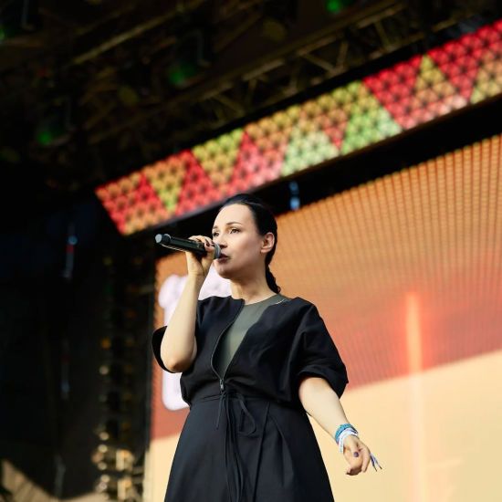 Популярну українську співачку Сашу Кольцову збили на пішохідному переході (відео)