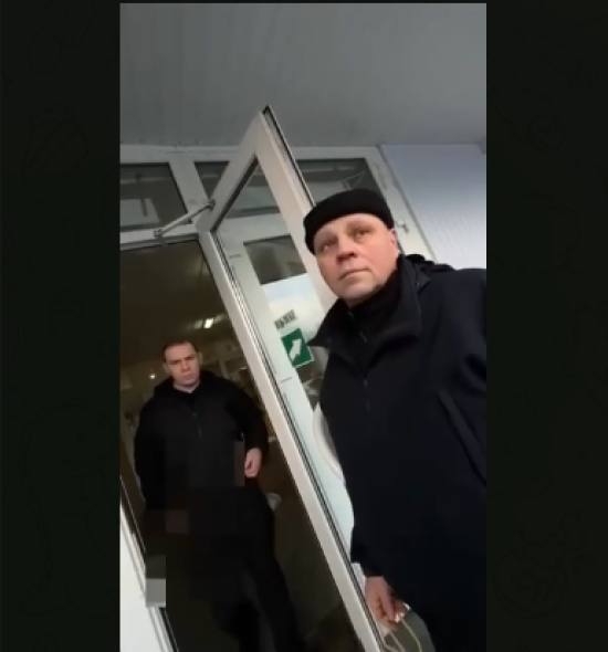 У Києві під час загрози балістики охоронці НАУ зачинили укриття перед десятками людей з дітьми: відео