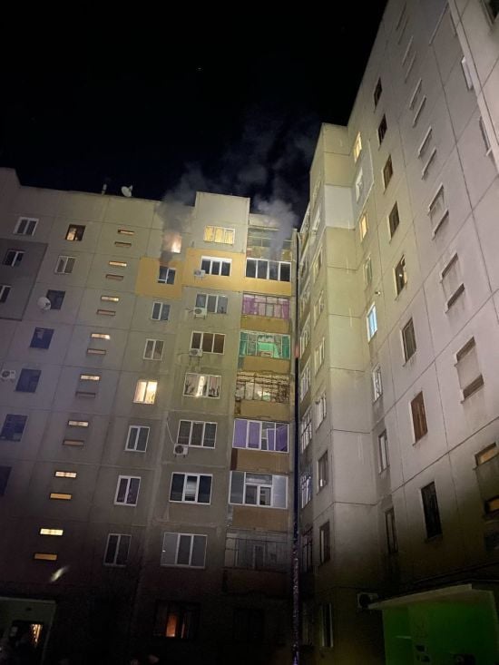 У Кіровоградській області дрон влучив у багатоповерхівку: що відомо (фото)