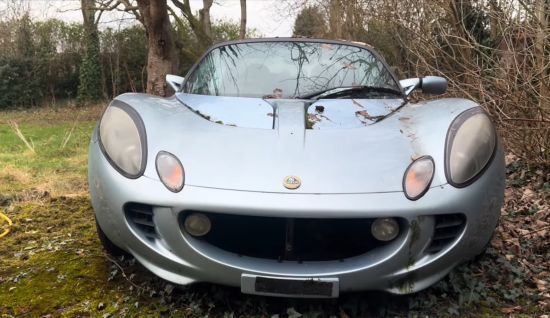 У Великій Британії знайшли покинуту колекцію рідкісних авто в занедбаному маєтку (фото)