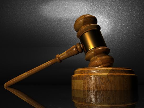Суд відпустив на волю хлопця, який за 1000 грн підпалив авто військових: що він розповів
