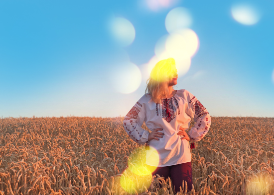 День української жінки 2025 року: привітання у прозі, красиві листівки для україночок