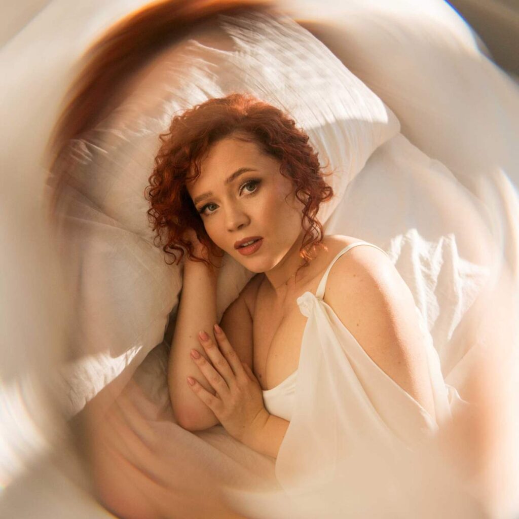 Співачка YAGODA презентує пісню «Я не я», яка є  продовженням легендарного хіта «Я ніколи нікому тебе не віддам»