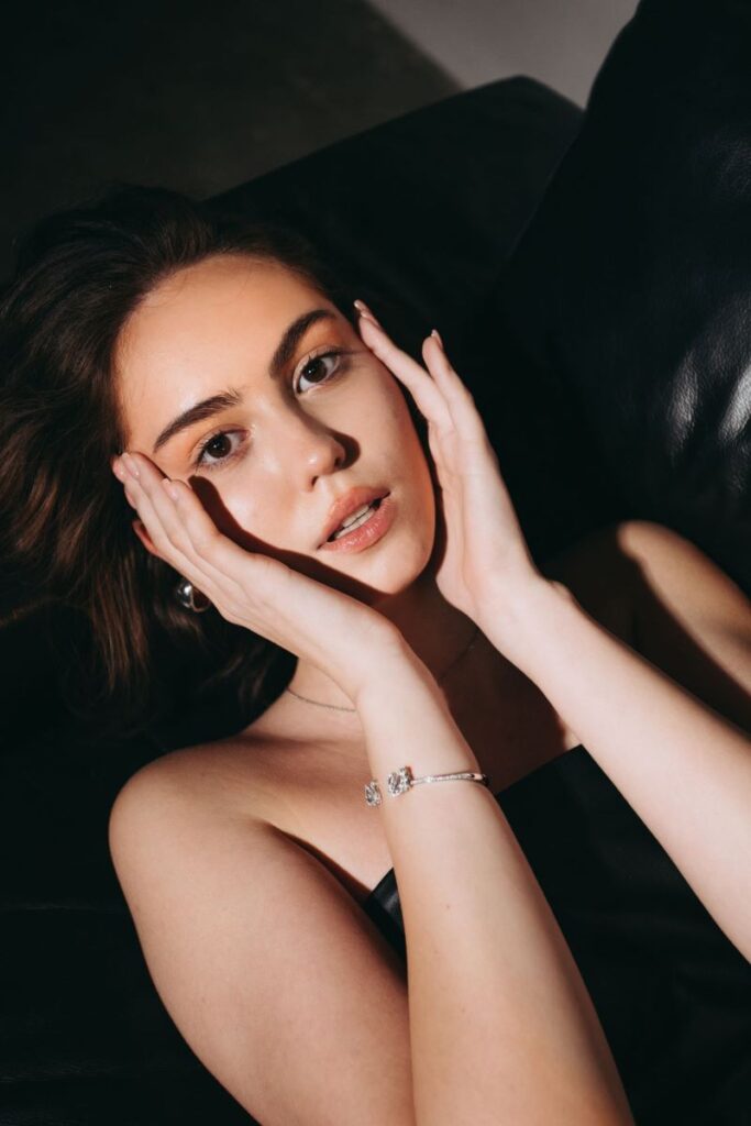 «Я порахую» від TAYNA: пісня, яка торкнеться кожного, хто сумує за близькими