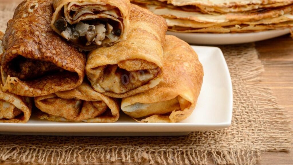 Ситно й смачно: млинці з куркою та грибами