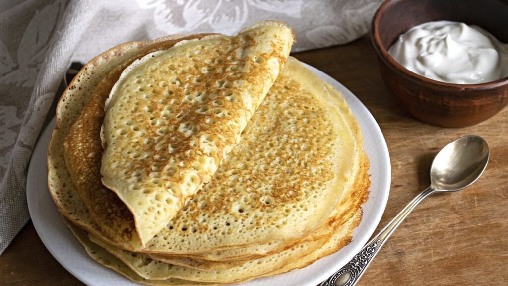 Апетитна смакота: рецепт млинців на ряжанці