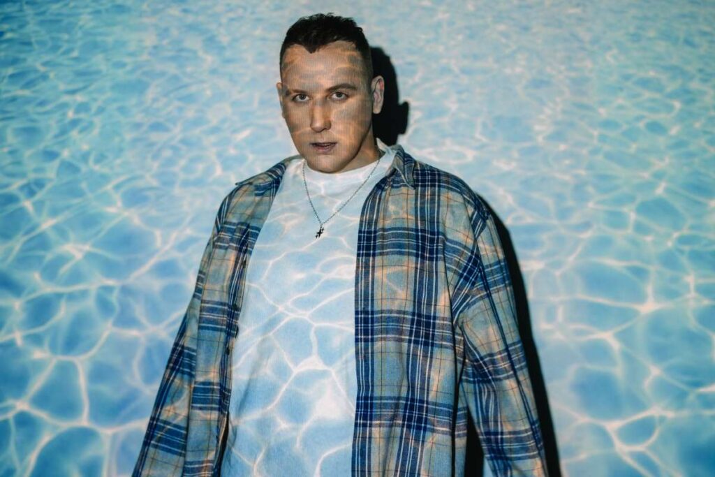 Новий сингл «Хвилі не хвилюють» від ONƎ MORE - музична декларація про свободу від зовнішнього тиску