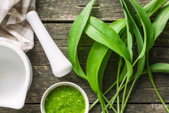 Зелений салат з черемшею: рецепт простої, але дуже смачної страви