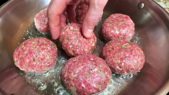 Одна ложка цього незвичайного інгредієнта  - і котлети стануть смачними та соковитими