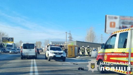 На Київщині перекинулася маршрутка: що відомо про постраждалих