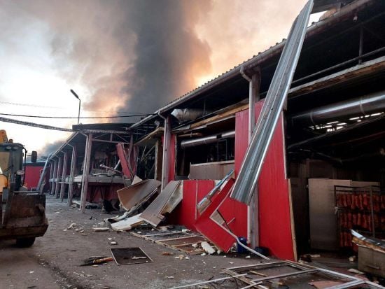 Дрони влучили у мʼясокомбінат на Харківщині: кількість загиблих стрімко зросла (фото)