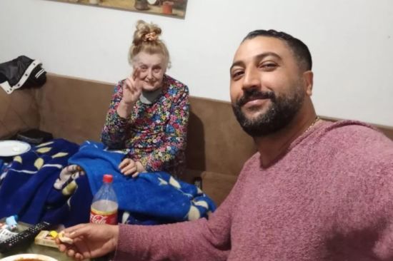 74-річна бабця, яка вийшла заміж за молодшого на 30 років іноземця, похизувалася сексуальним життям