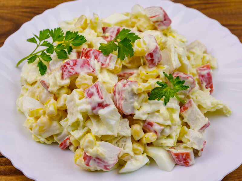 Додайте це в салат із крабових паличок – і він вийде соковитим. Цікавий варіант рецепта