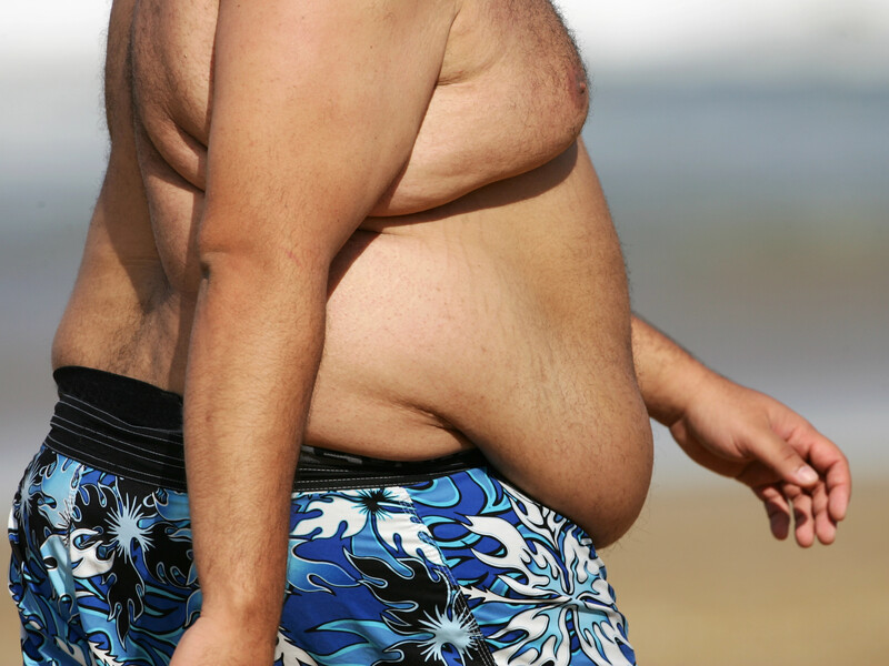 Забудьте про голодування і скручування – ось що реально працює. Тренер розповів, як прибрати живіт