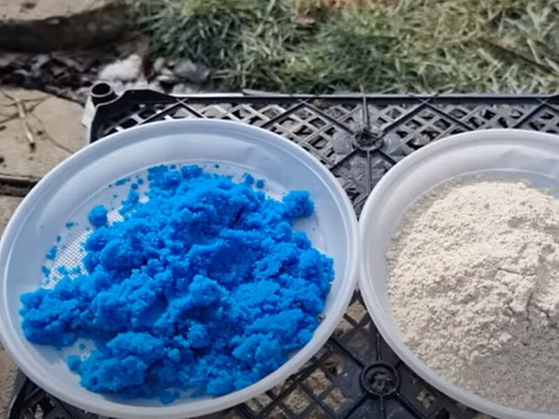 Якщо на цвяху з'явилися такі плями – бордоська суміш є небезпечною для саду. Точні пропорції та лайфхаки