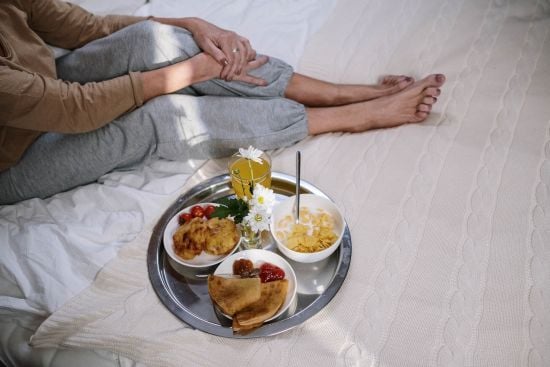 Їсти — не їсти: що відбувається з тілом, якщо лягти спати голодним Їсти — не їсти: що відбувається з тілом, якщо лягти спати голодним