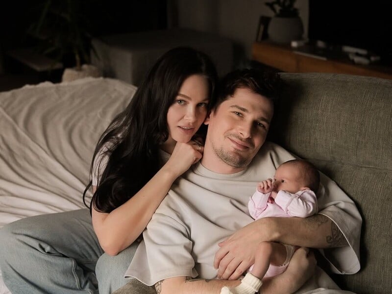 Дружина Позитива на прикладі нічного селфі показала, що для неї означає любов