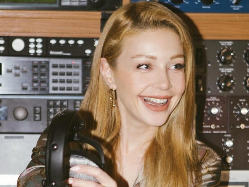 Тіна Кароль знялася в позі лотоса