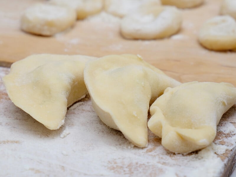 Приготуйте вареники на картопляному відварі. Рецепт м'якого і смачного тіста, яке не розвалюється