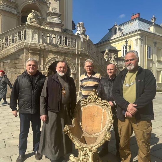 До Львова з Курщини повернули історичне крісло митрополита Шептицького