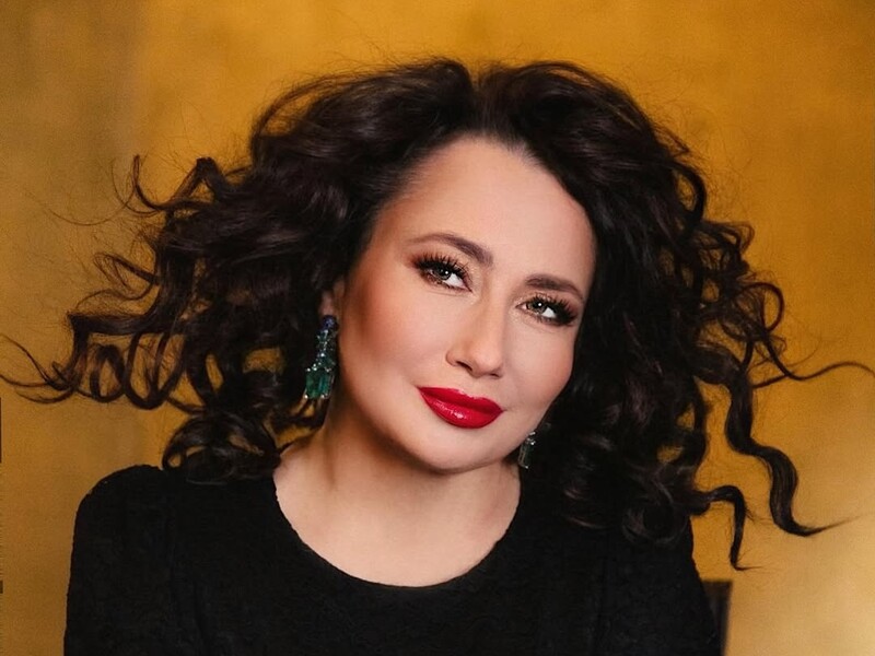 "Постійно пишуть: "І хто ти без тата?" Мозгова розповіла, чому й далі організовує концерти пісень батька