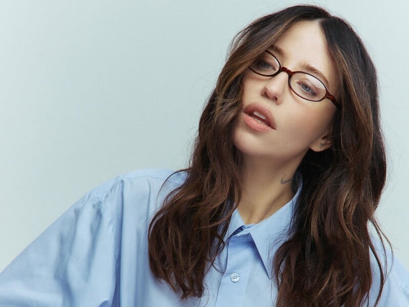 "Темні часи або ламають, або загартовують". Дорофєєва випустила кліп на пісню "Додайте світла". Відео