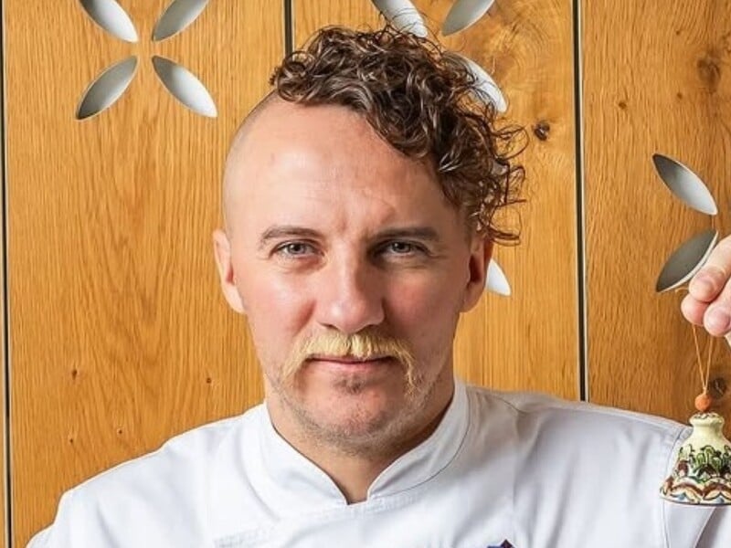 "Не треба розказувати, що це смачно". Клопотенко розкритикував салати "Олів'є" й "Оселедець під шубою" "Не треба розказувати, що це смачно". Клопотенко розкритикував салати "Олів'є" й "Оселедець під шубою"