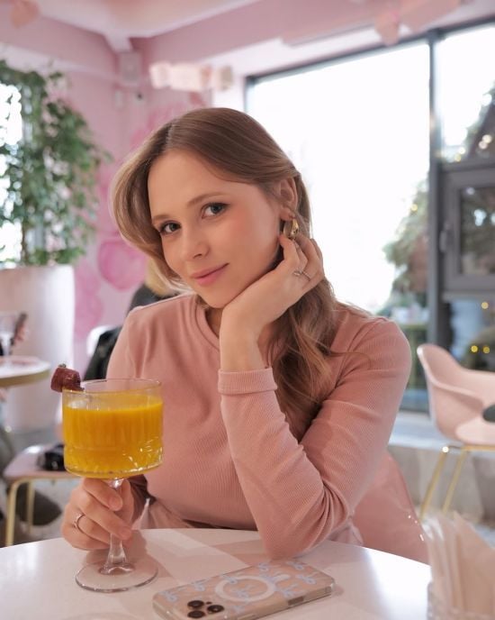 Анна Кошмал через тиждень після пологів повернулася на роботу та показалася на сцені