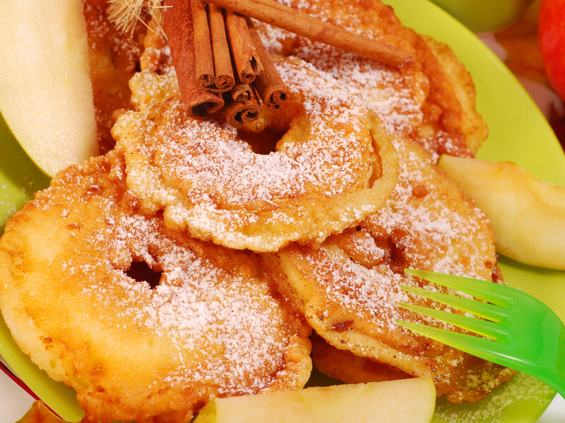 Ці "ліниві пиріжки" з яблуками можна приготувати навіть без духовки. Рецепт