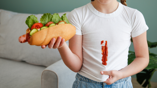 Цей секрет приховують виробники: як за 5 секунд позбутися плями на одязі