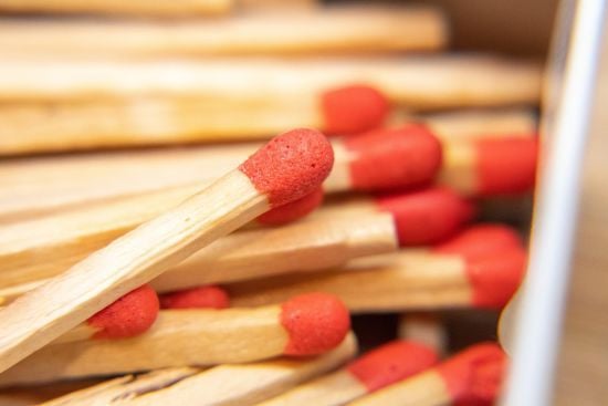 Навіщо експерти радять встромляти у ґрунт в березні сірники: яку популярну проблему це вирішує