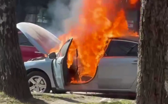 Теракт у центрі Рівного: підірвали автомобіль, є постраждалі (відео)