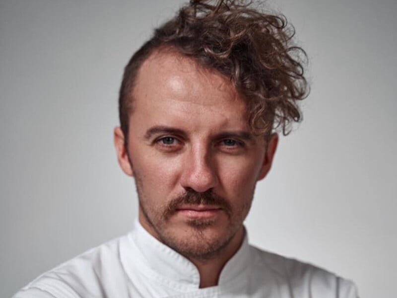 "Це смачно". Клопотенко посперечався з лікарем, який заявив, що їсти тюльпани небезпечно