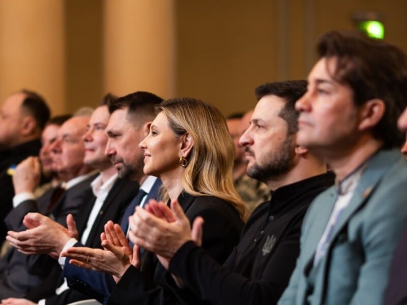 "Просто відчували – це любов". Зеленський на публіці тримав дружину за руку. Фото