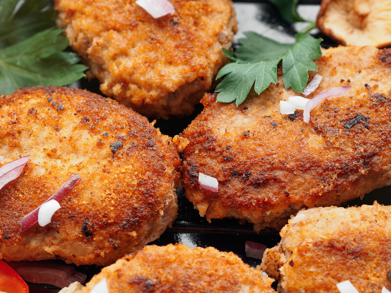 "Ніжні, ароматні, соковиті". Пісні котлети з капусти й манки. Рецепт